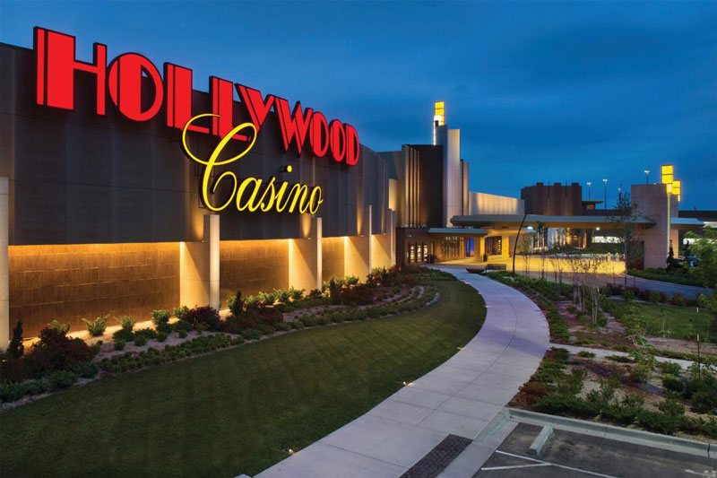 hollywood casino free parking